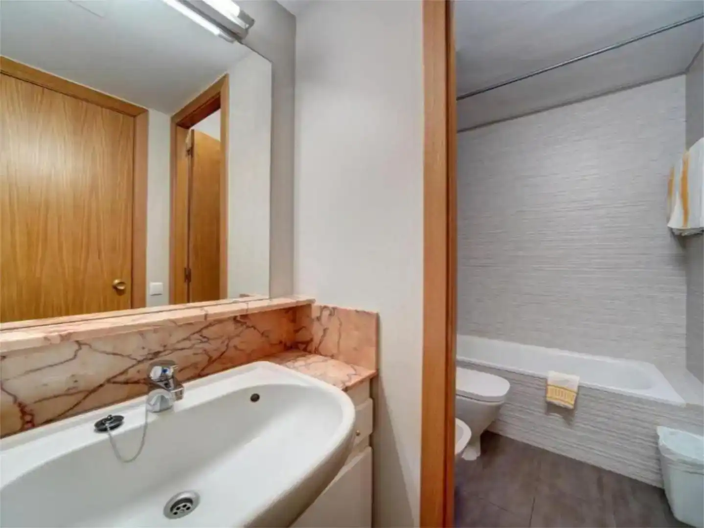 Bathroom of Flat for sale in Naut Aran  with Air Conditioner