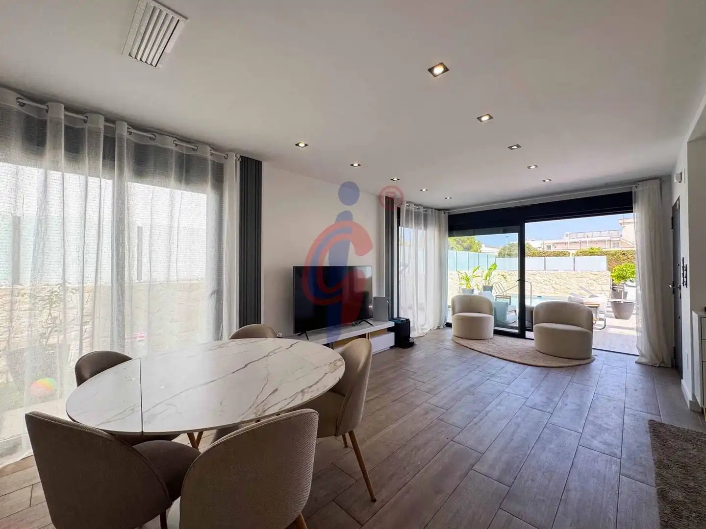 Sala d'estar de Casa o xalet en venda en Orihuela amb Aire condicionat, Terrassa i Piscina