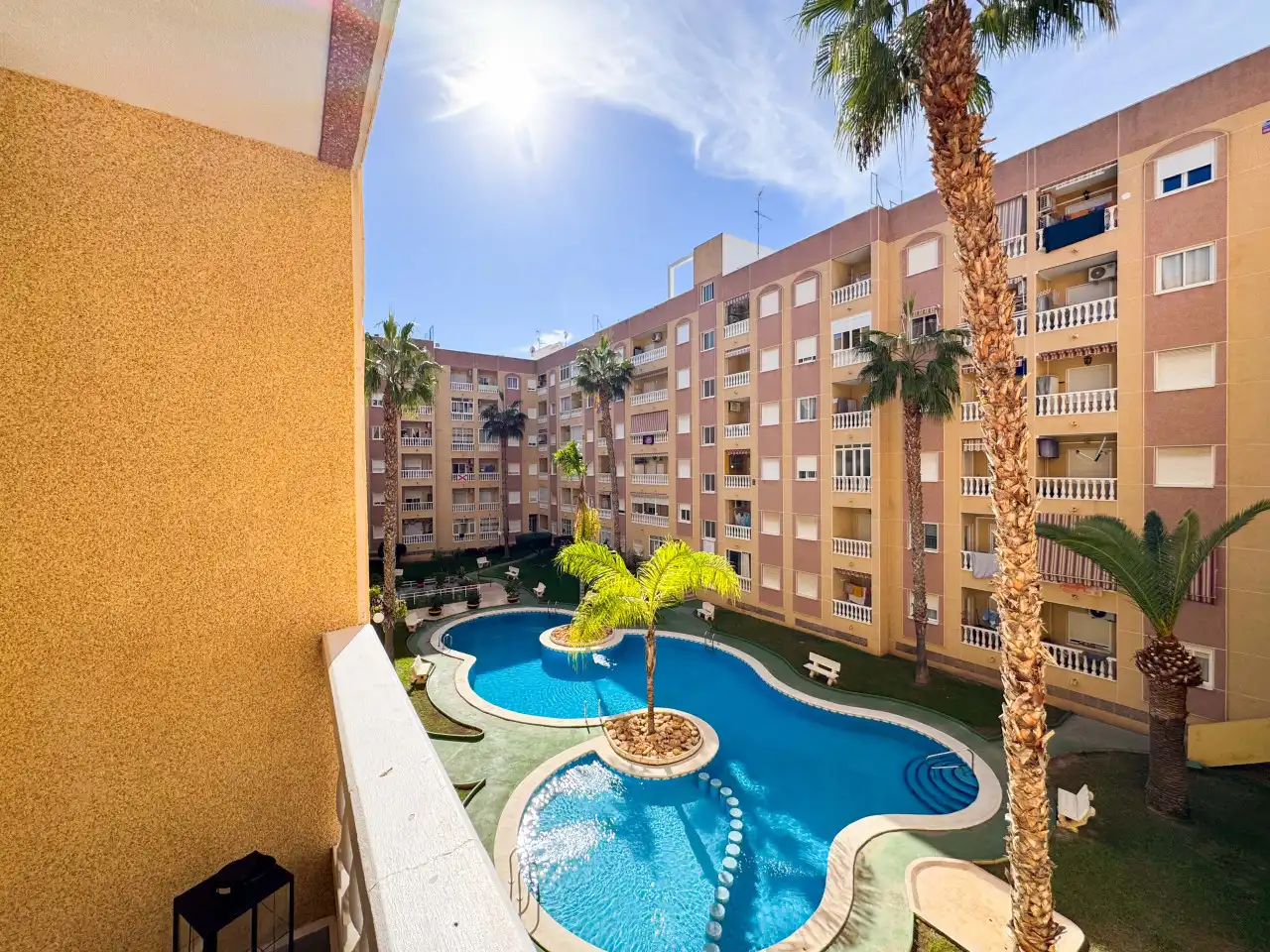 Piscina de Pis en venda en Torrevieja amb Aire condicionat, Calefacció i Terrassa