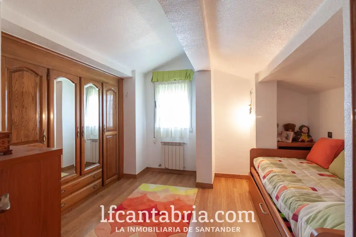 Habitación de Casa o chalet en venta en Santa Cruz de Bezana con Calefacción, Jardín privado y Trastero