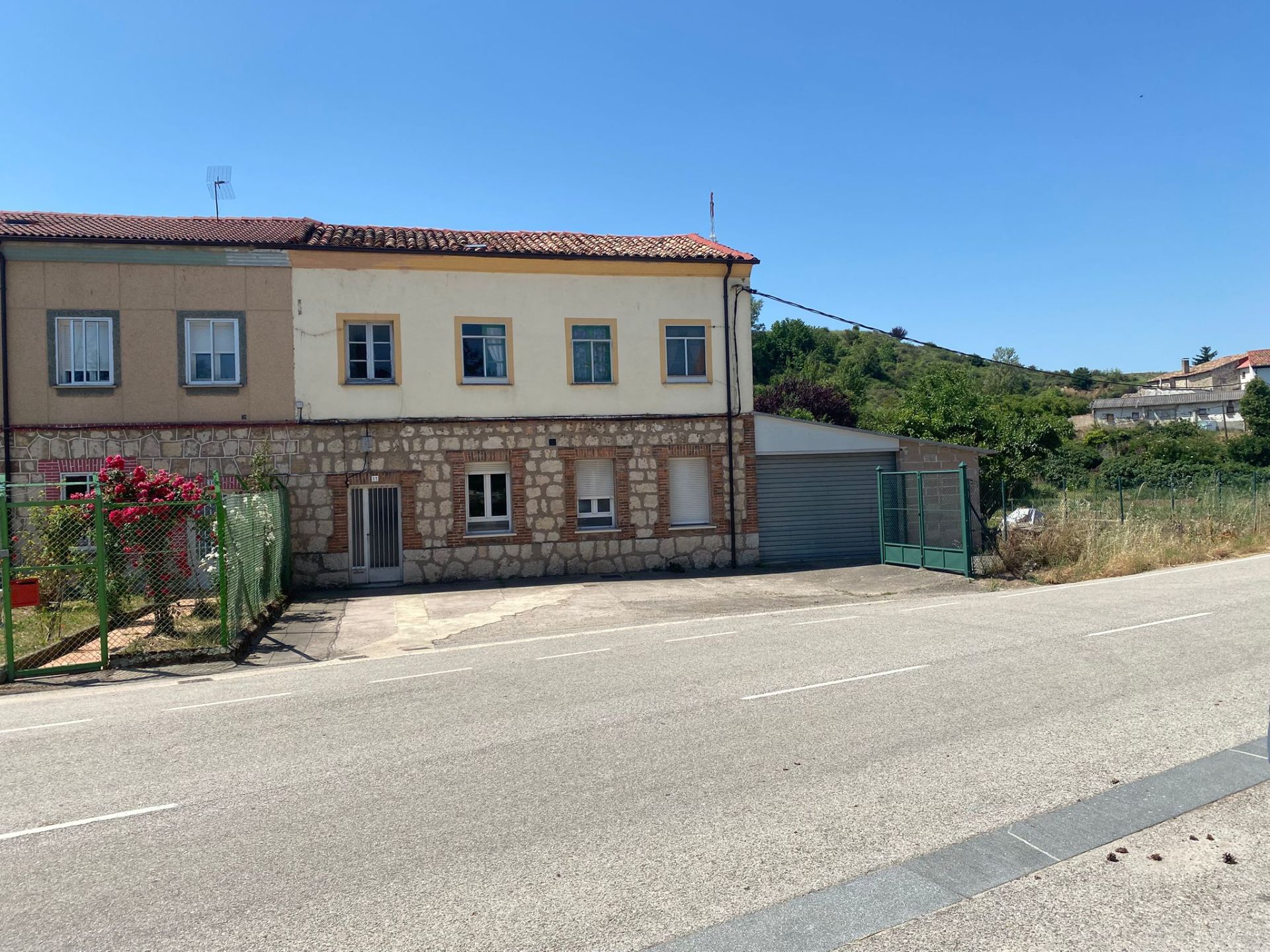 Exterior view of House or chalet for sale in Burgos Capital  with Private garden and Storage room