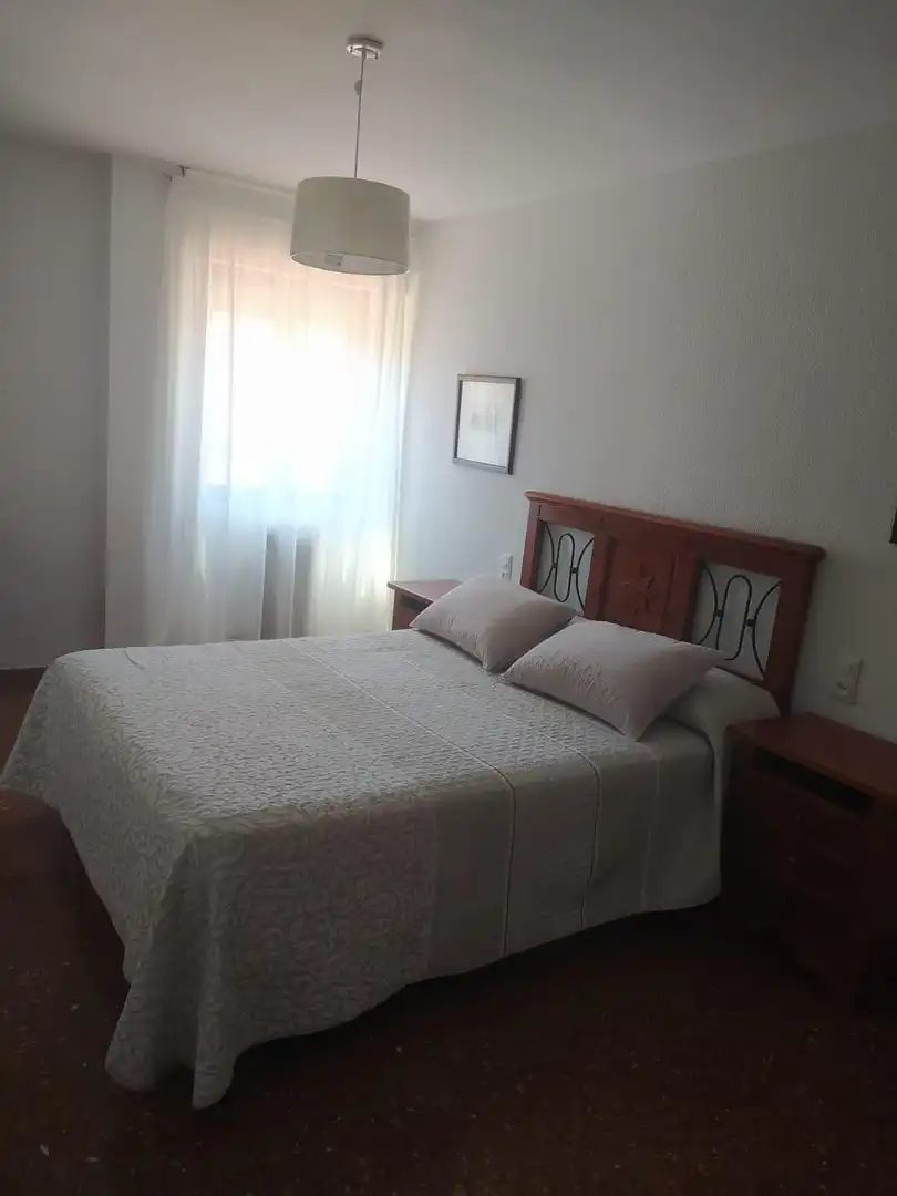 Schlafzimmer von Wohnung zur Miete in Granada mit Heizung und Möbliert