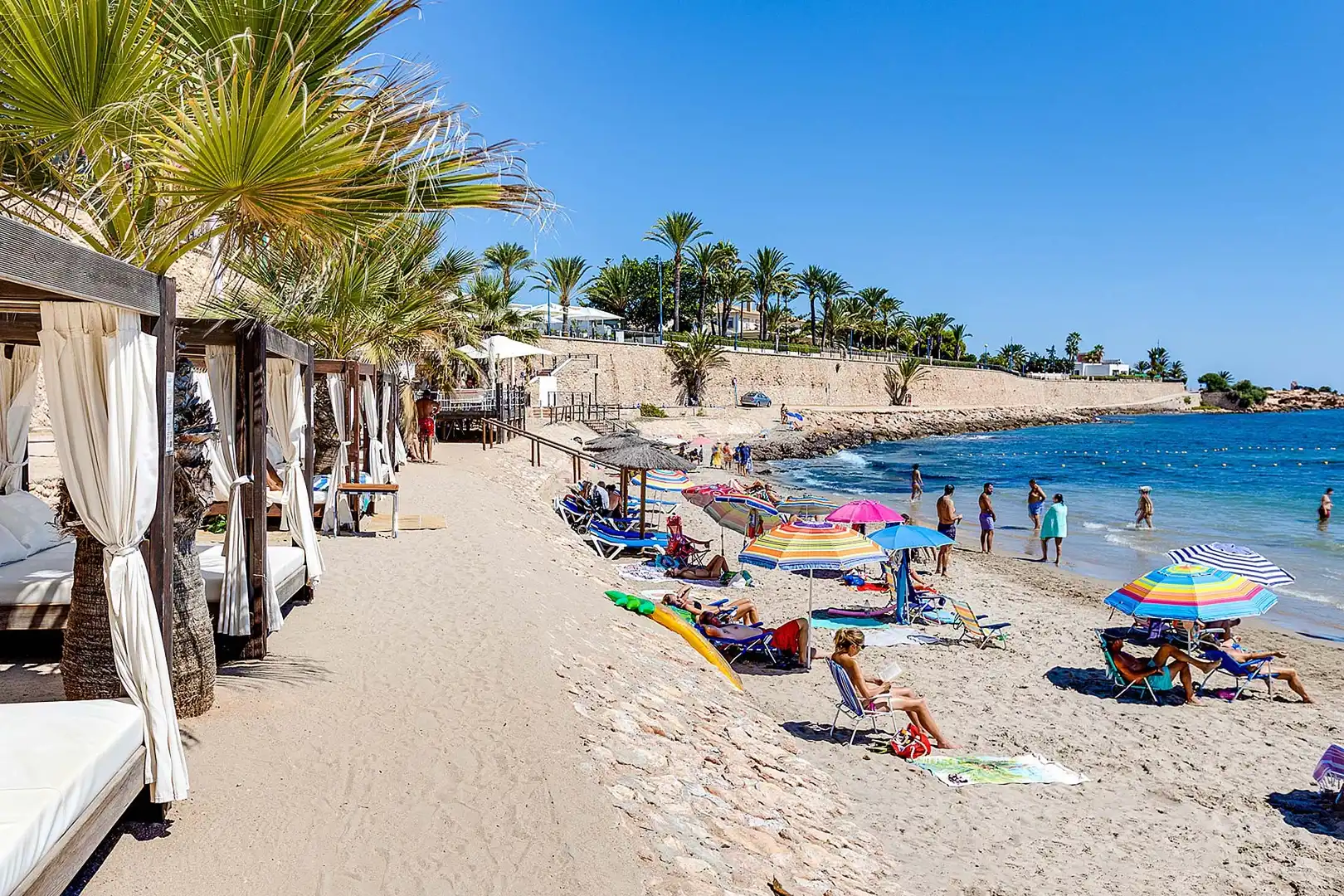 Vista exterior de Casa o xalet en venda en Orihuela amb Terrassa i Piscina comunitària