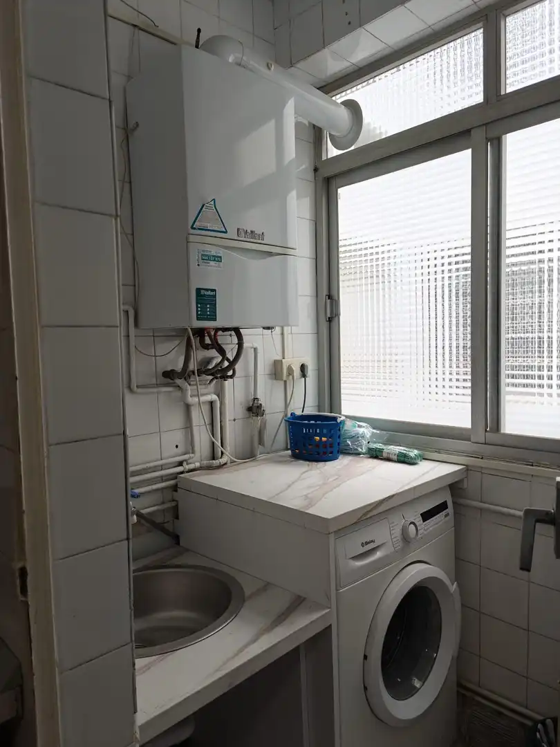 Baño de Piso para compartir en Granada con Calefacción, Amueblado y Balcón