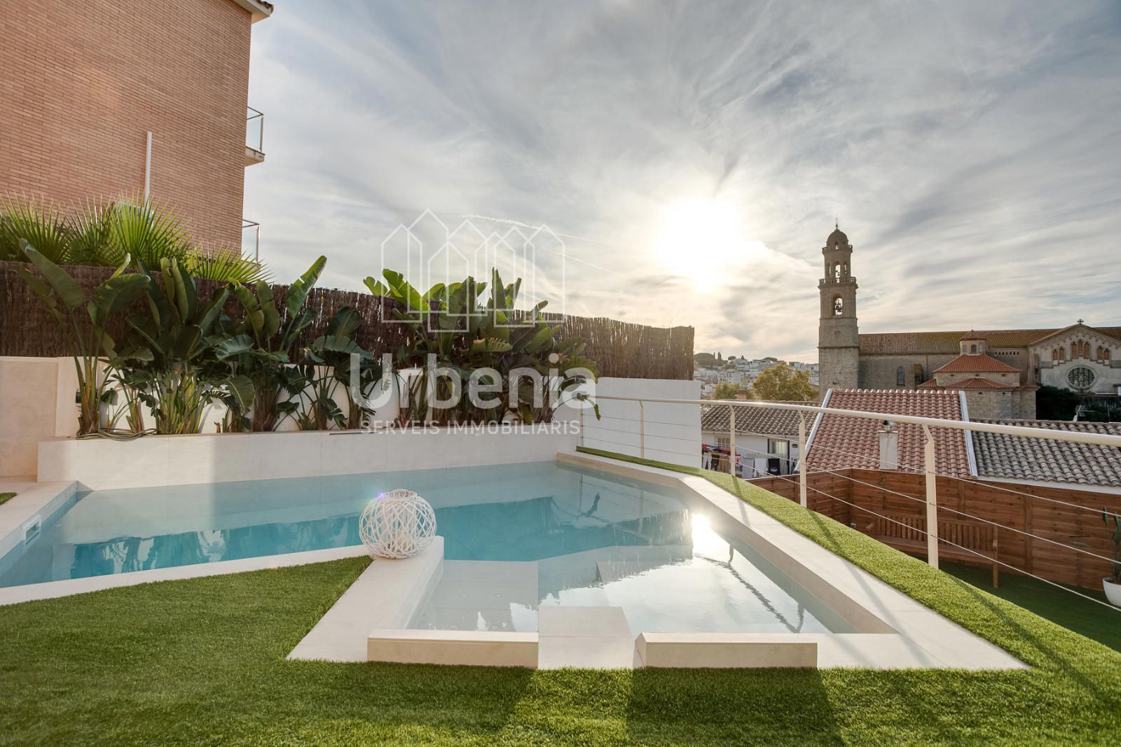 Schwimmbecken von Haus oder Chalet zum verkauf in Canet de Mar mit Klimaanlage, Heizung und Privatgarten
