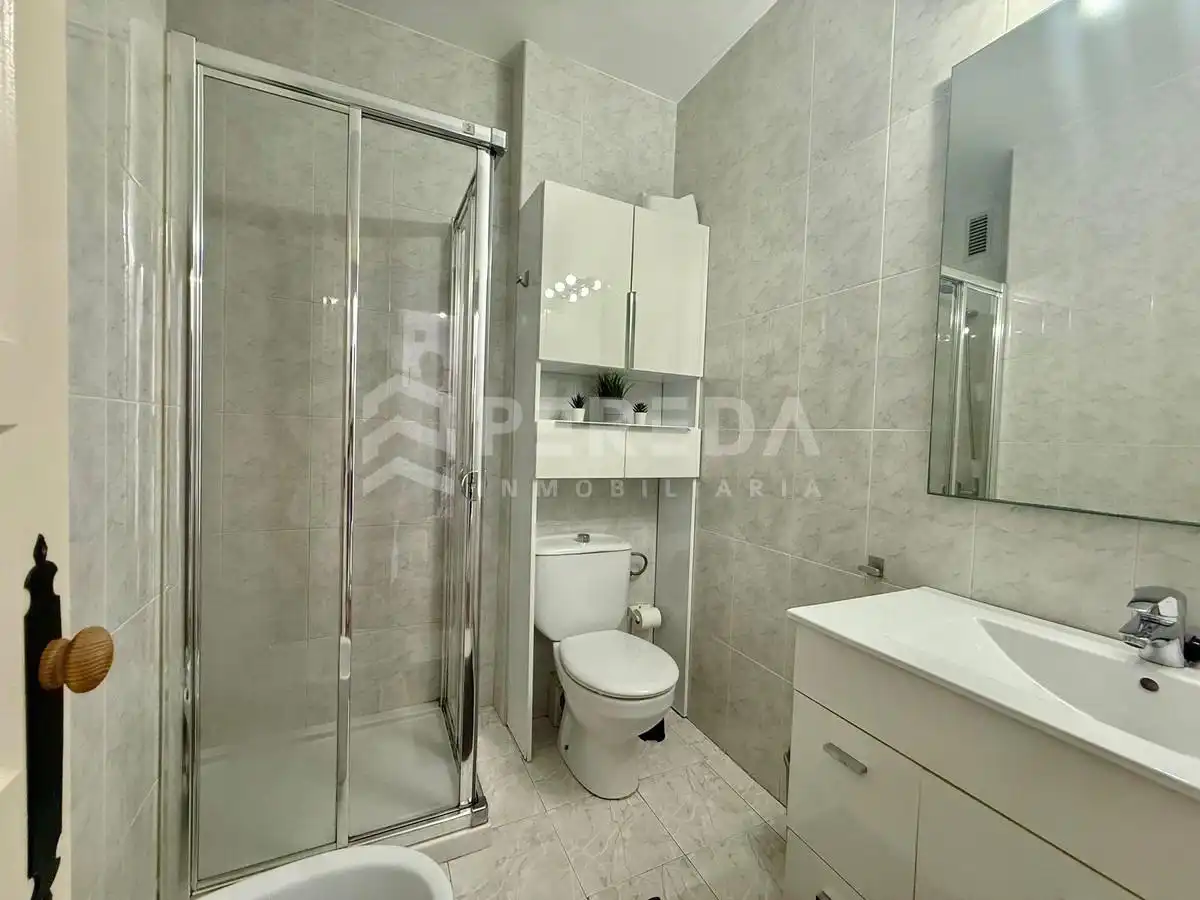 Baño de Apartamento en venta en Roquetas de Mar con Aire acondicionado, Jardín privado y Amueblado