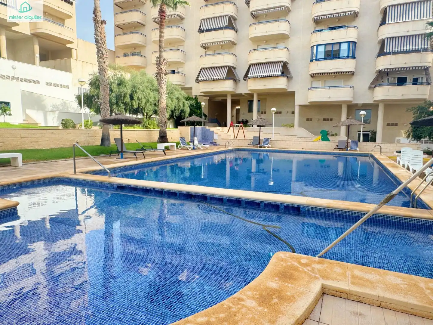 Piscina de Apartamento de alquiler en El Campello con Aire acondicionado, Jardín privado y Terraza
