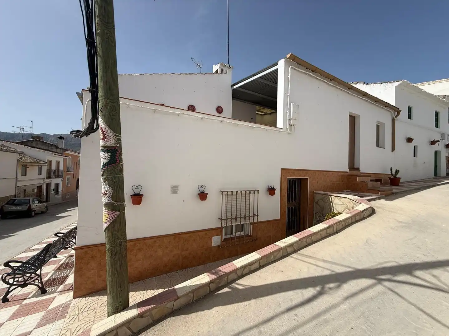 Vista exterior de Casa o xalet en venda en Encinas Reales amb Moblat i Balcó