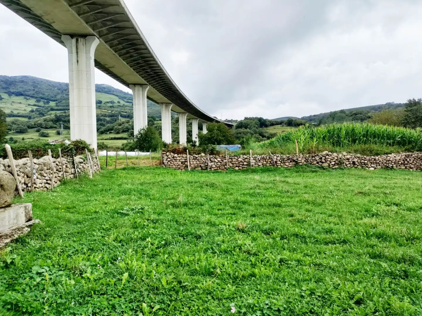Vista exterior de Nave industrial en venta en Arenas de Iguña