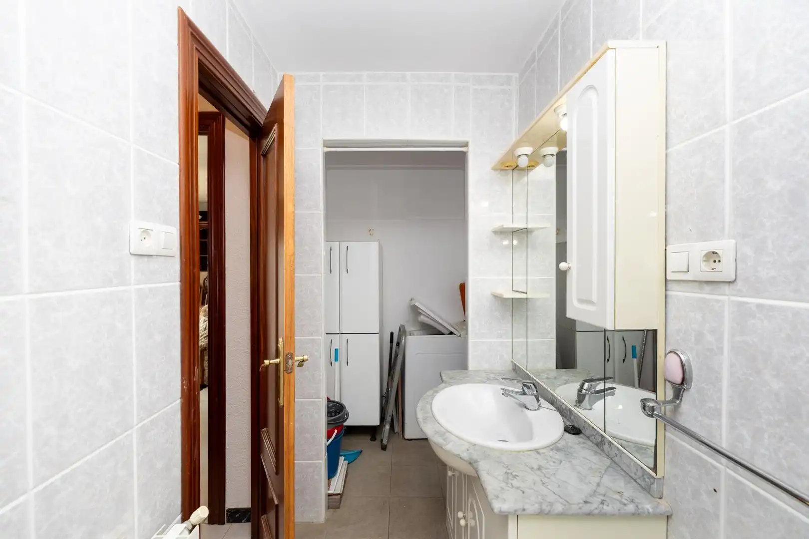 Baño de Piso en venta en Granada con Aire acondicionado, Calefacción y Terraza