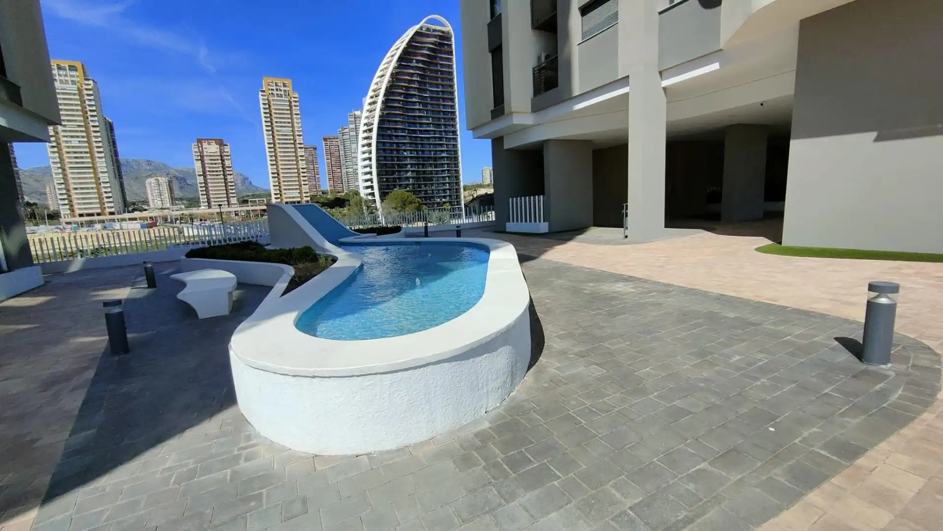 Piscina de Ático en venta en Benidorm con Aire acondicionado, Jardín privado y Terraza