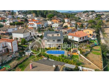Casa en venta en Calle Ribera D'Ebre