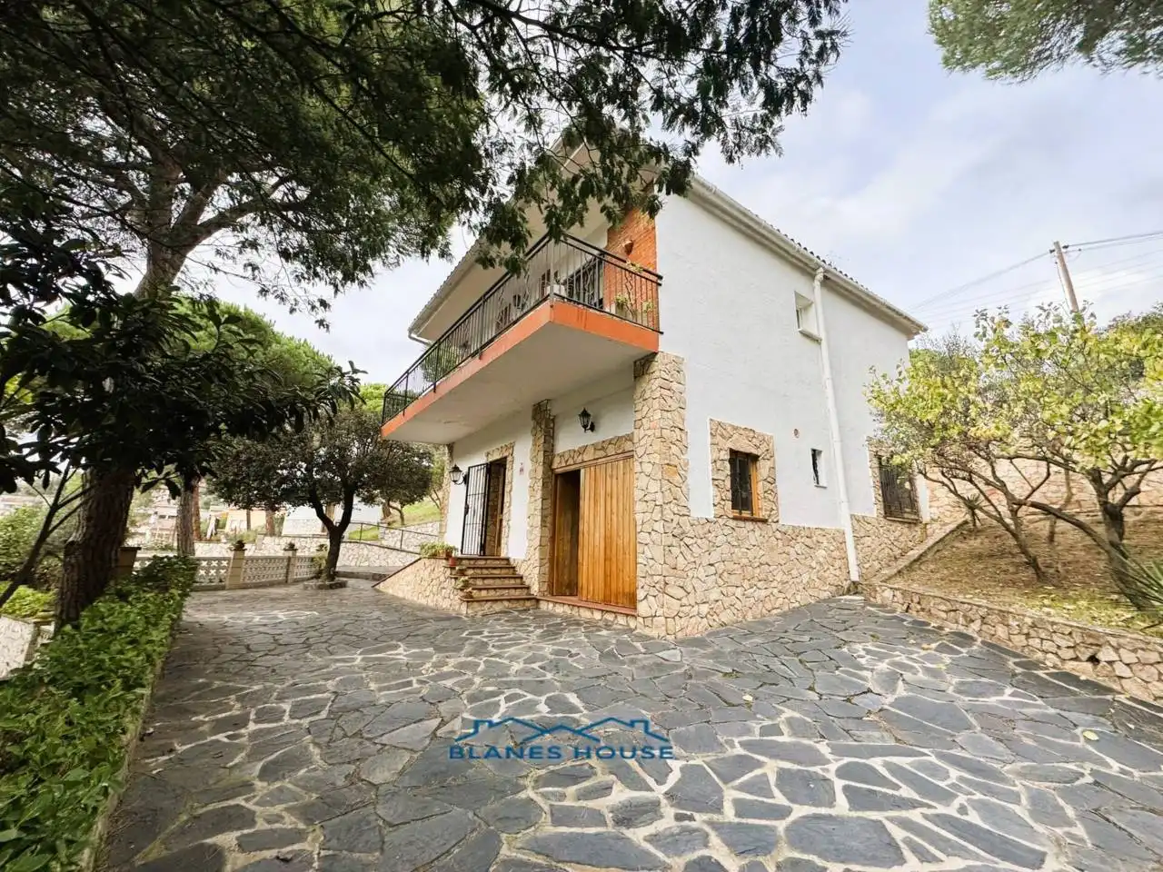 Vista exterior de Casa o xalet en venda en Tordera amb Aire condicionat, Jardí privat i Terrassa
