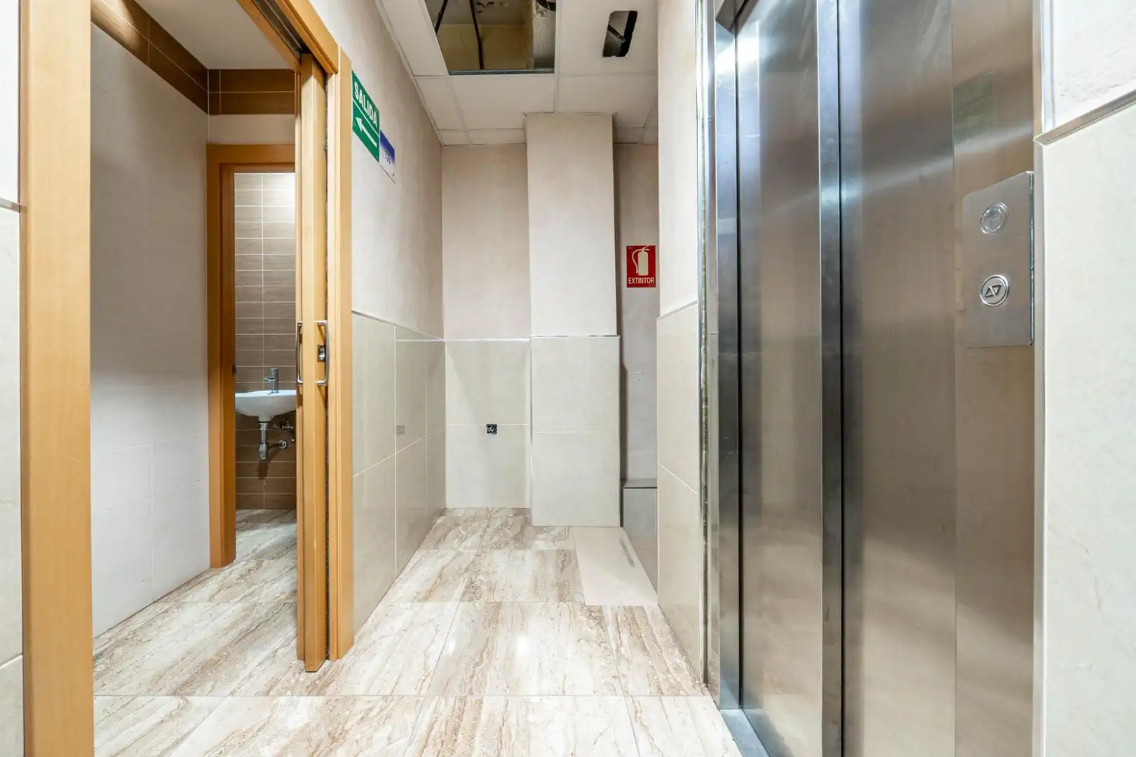 Business premises for sale in Avenida del Doctor Olóriz, imagen 27