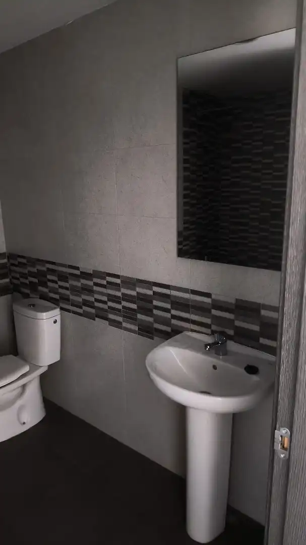 Baño de Piso de alquiler en Vilanova del Camí con Calefacción, Trastero y Horno