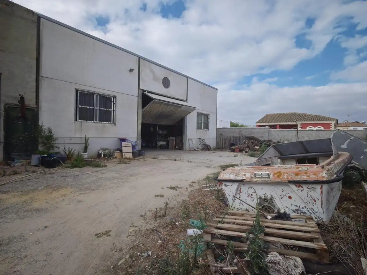 Vista exterior de Nau industrial en venda en Sanlúcar de Barrameda