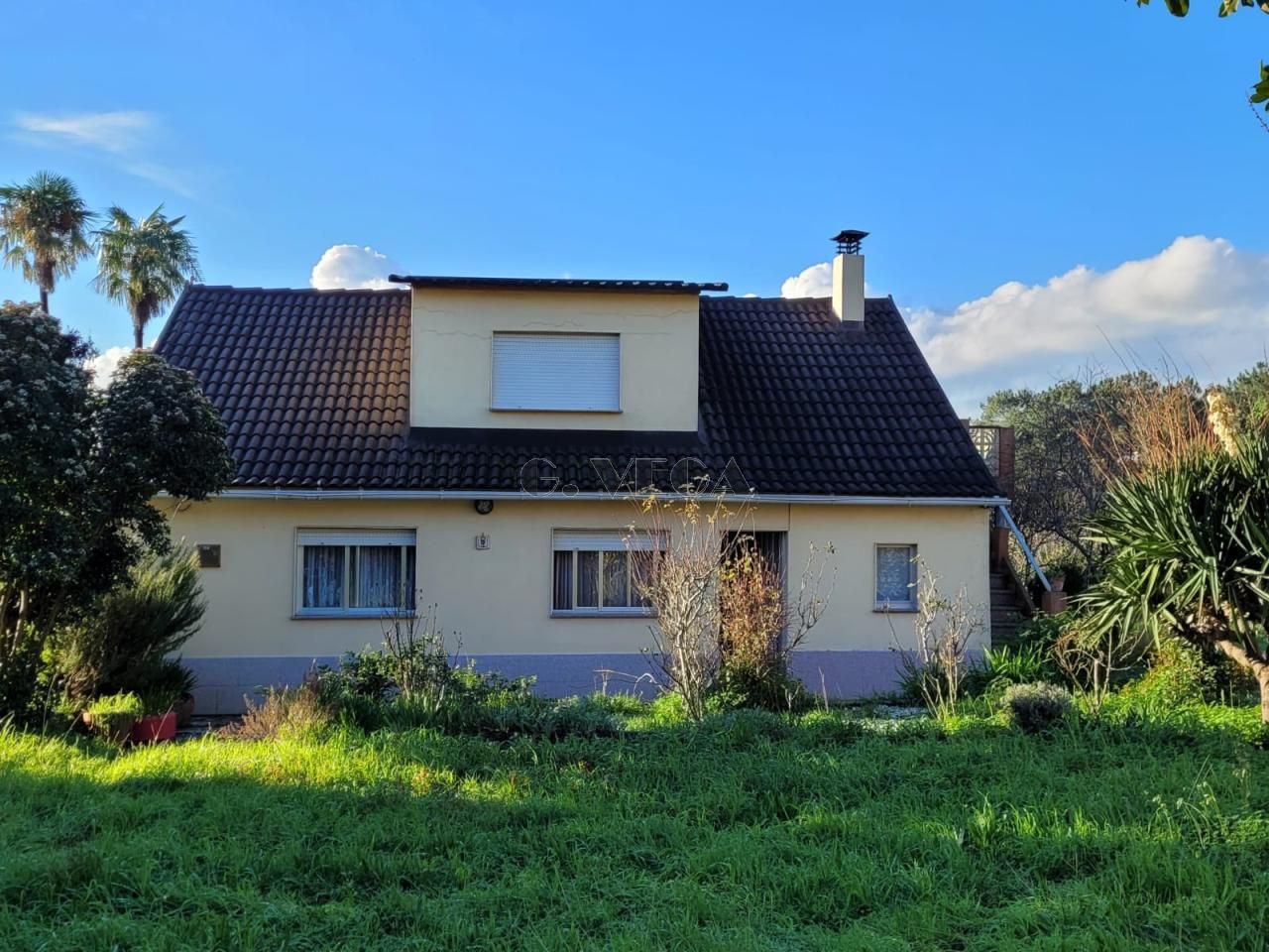 Vista exterior de Casa o xalet de lloguer en Salvaterra de Miño amb Jardí privat i Moblat