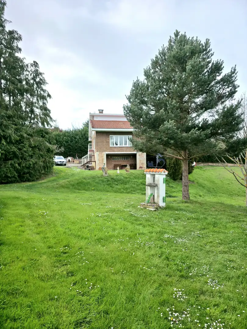 Vista exterior de Casa o xalet en venda en Pomar de Valdivia amb Calefacció, Jardí privat i Terrassa