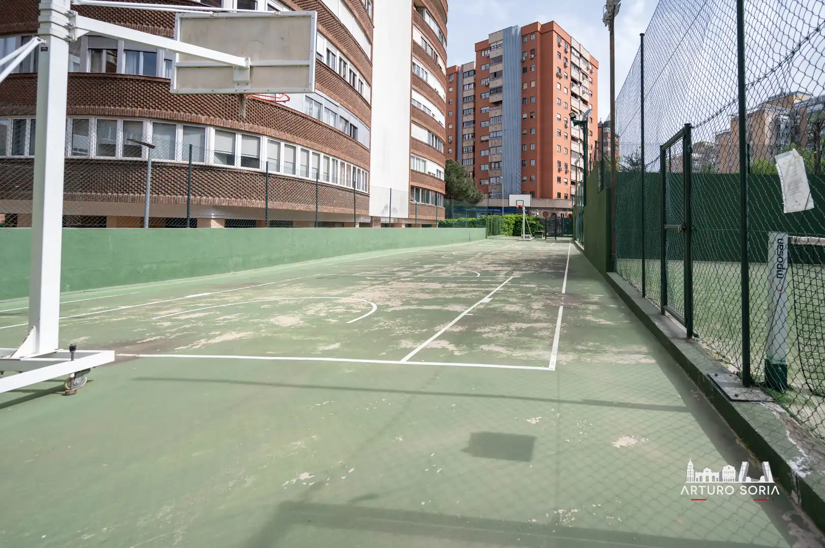 Parking de Piso de alquiler en Madrid con Aire acondicionado y Piscina comunitaria