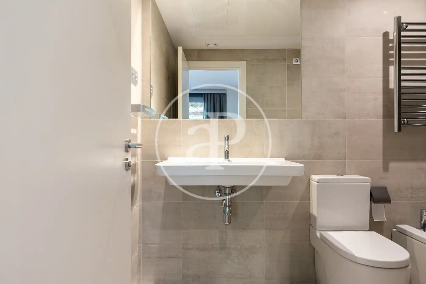 Bathroom of Flat for sale in Barcelona  with Air Conditioner, Heating and Storage room