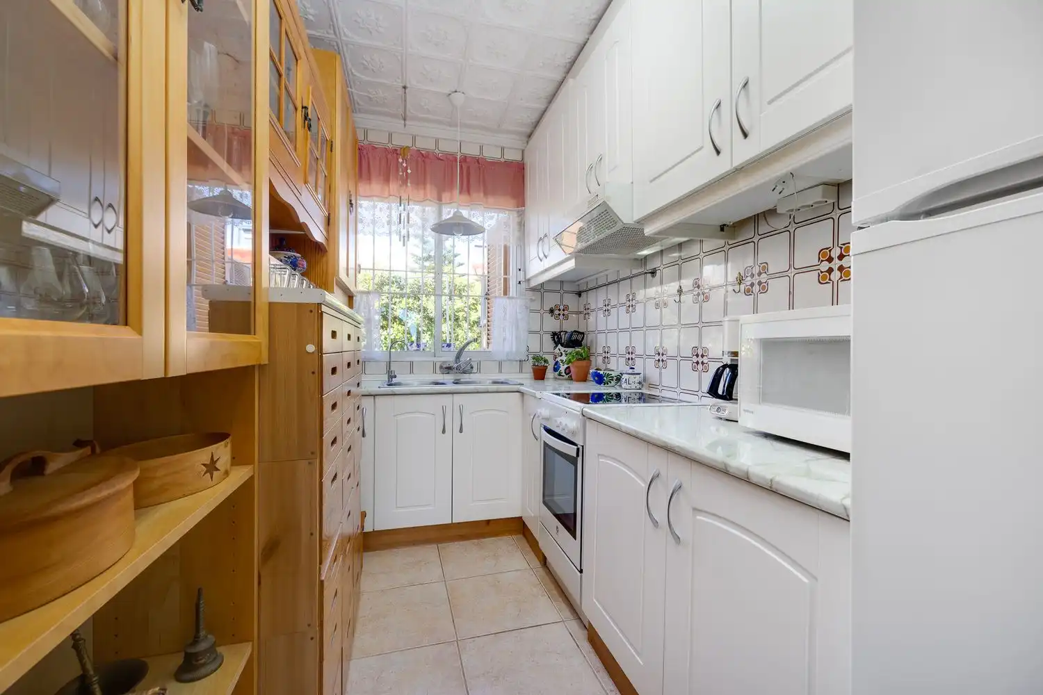 Cocina de Casa adosada en venta en Torrevieja con Aire acondicionado, Calefacción y Jardín privado