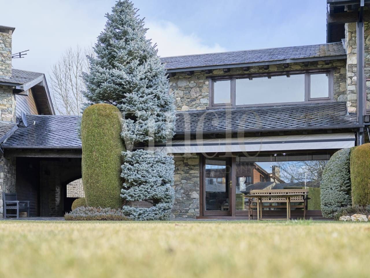 Vista exterior de Casa adosada en venda en Fontanals de Cerdanya amb Calefacció, Parquet i Terrassa