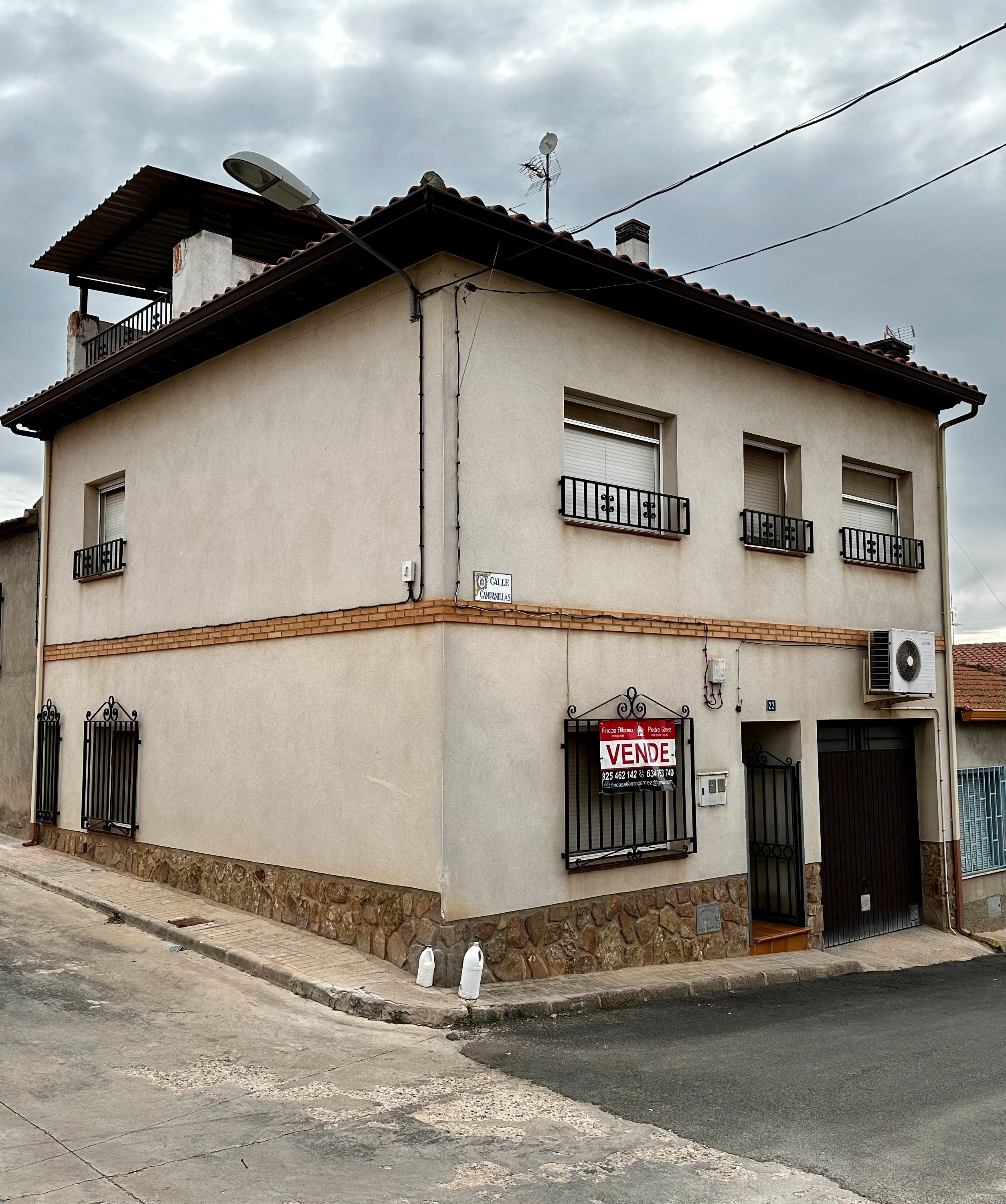 Vista exterior de Casa o xalet en venda en Urda amb Aire condicionat, Calefacció i Terrassa