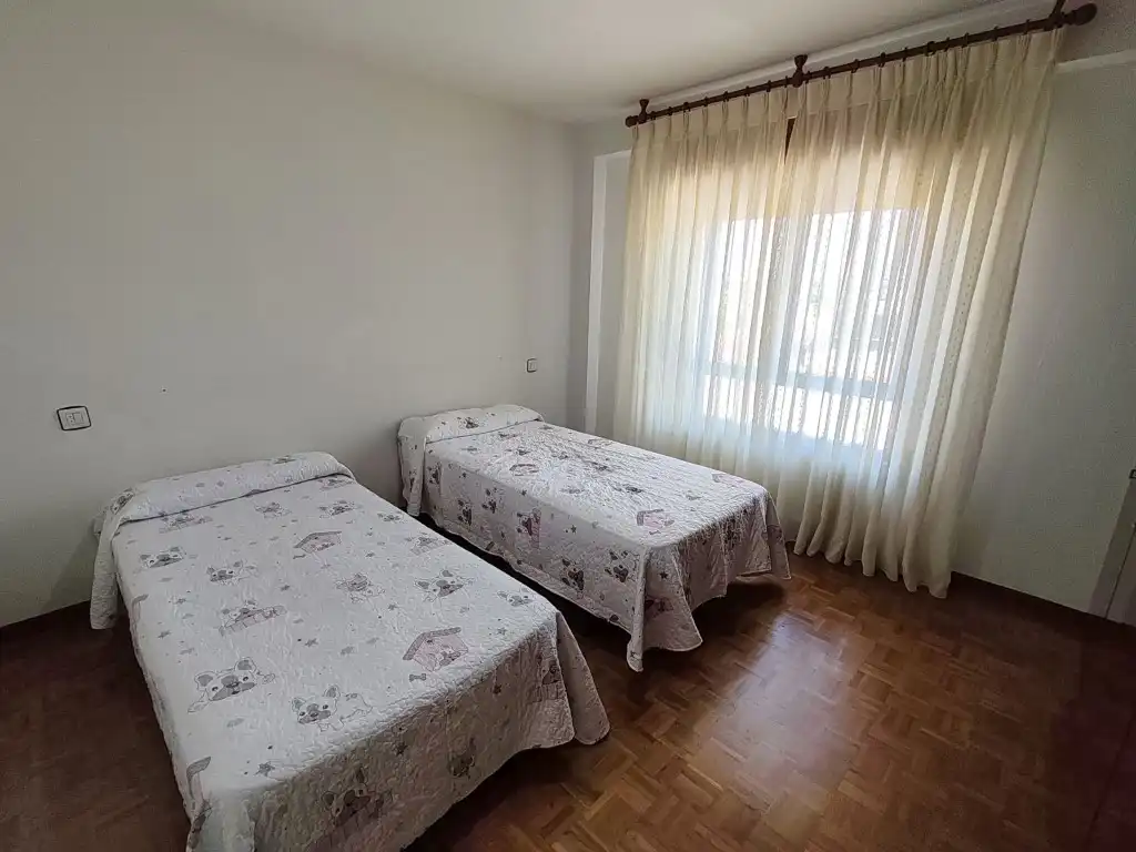 Dormitori de Pis en venda en Avilés