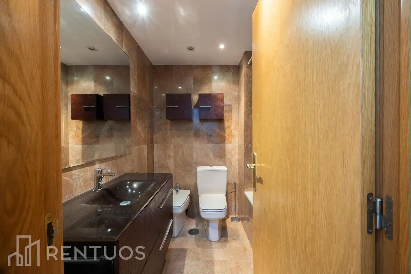 Bathroom of Flat for rent in Madrid  with Air Conditioner, Heating and Parquet flooring