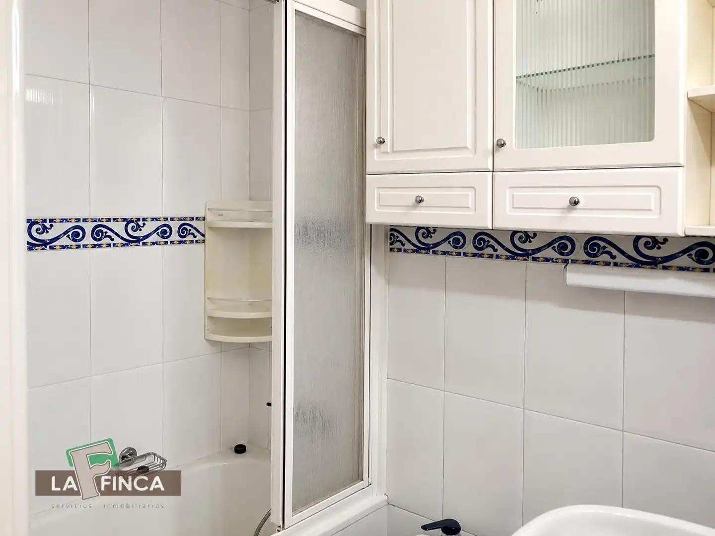 Bany de Pis en venda en Gijón  amb Calefacció i Terrassa