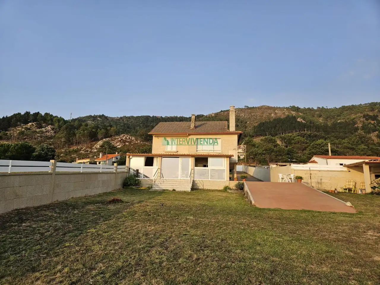 Vista exterior de Casa o xalet en venda en Oia amb Calefacció, Jardí privat i Traster
