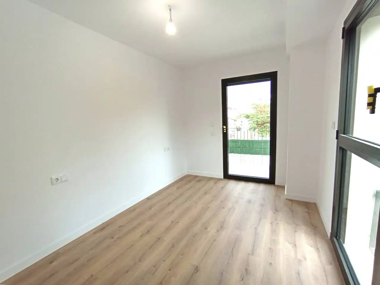 Dormitori de Pis de lloguer en Rubí amb Aire condicionat, Parquet i Terrassa