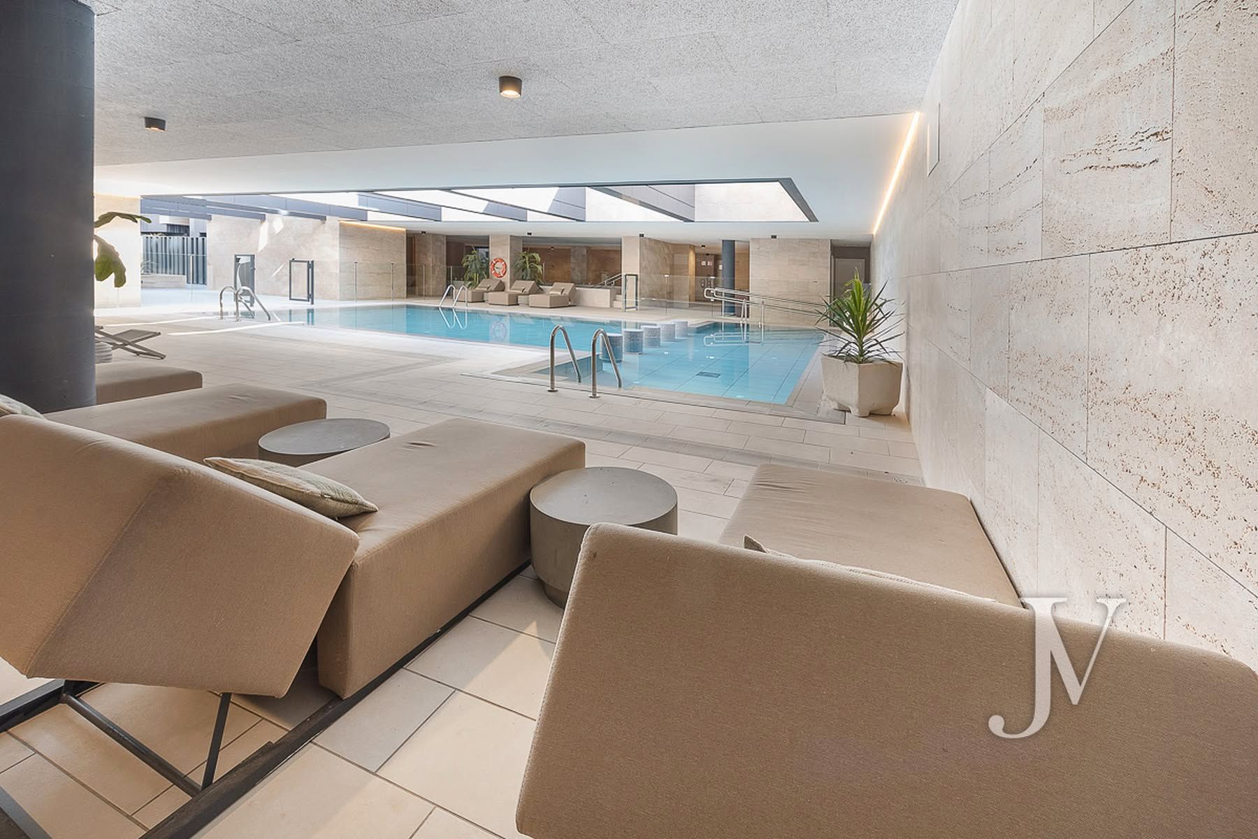 Swimming pool of Flat for sale in  Madrid Capital  with Air Conditioner, Heating and Storage room