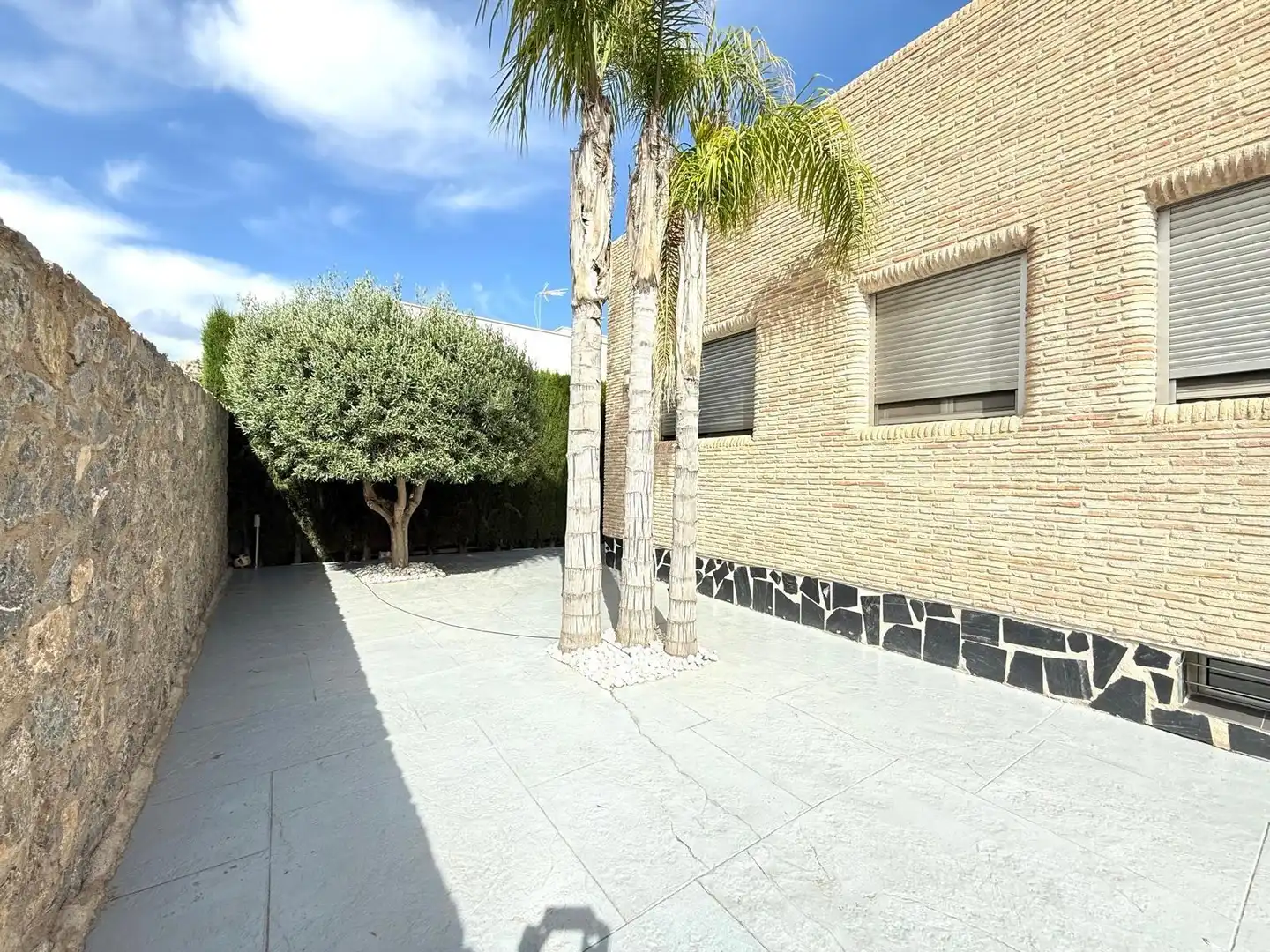 Vista exterior de Casa o xalet en venda en Molina de Segura amb Aire condicionat, Jardí privat i Terrassa
