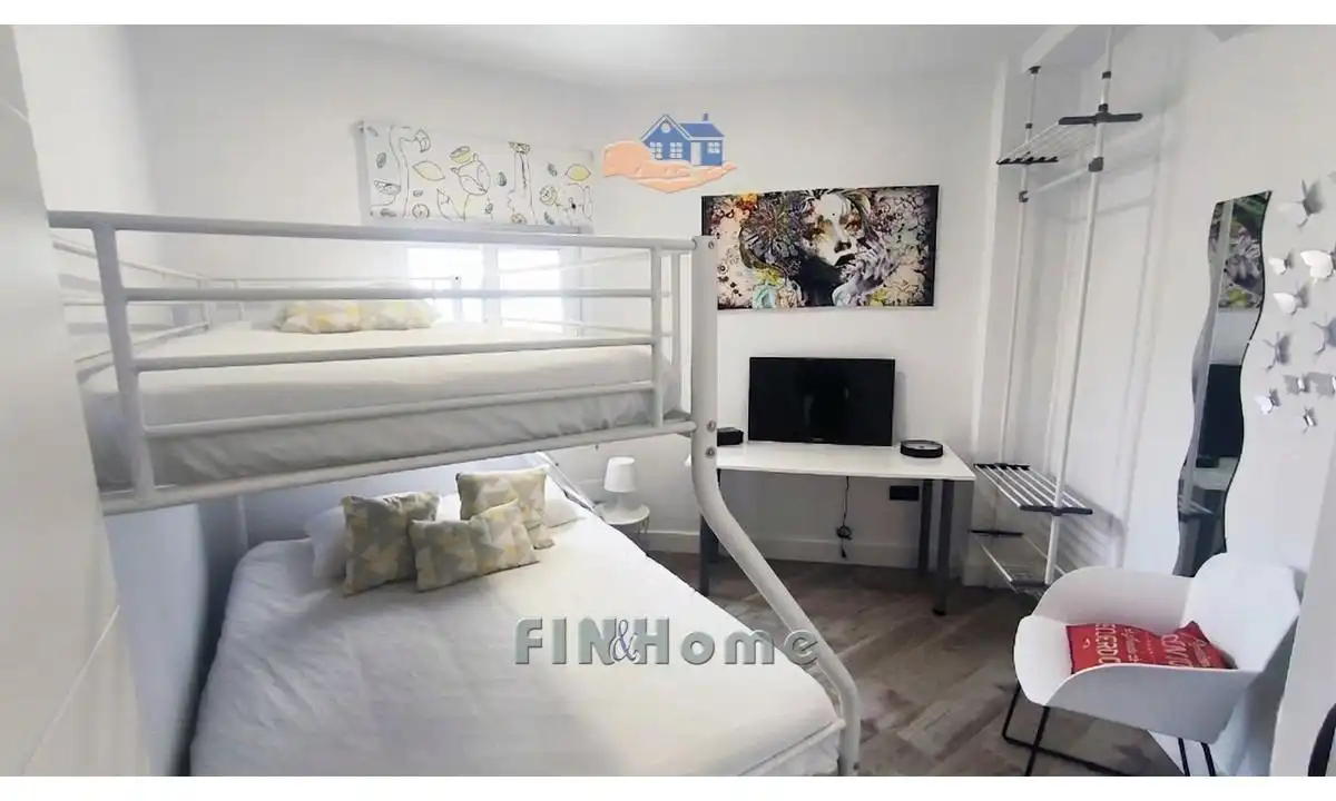 Bedroom of Flat for sale in Sevilla  with Air Conditioner, Heating and Furnished