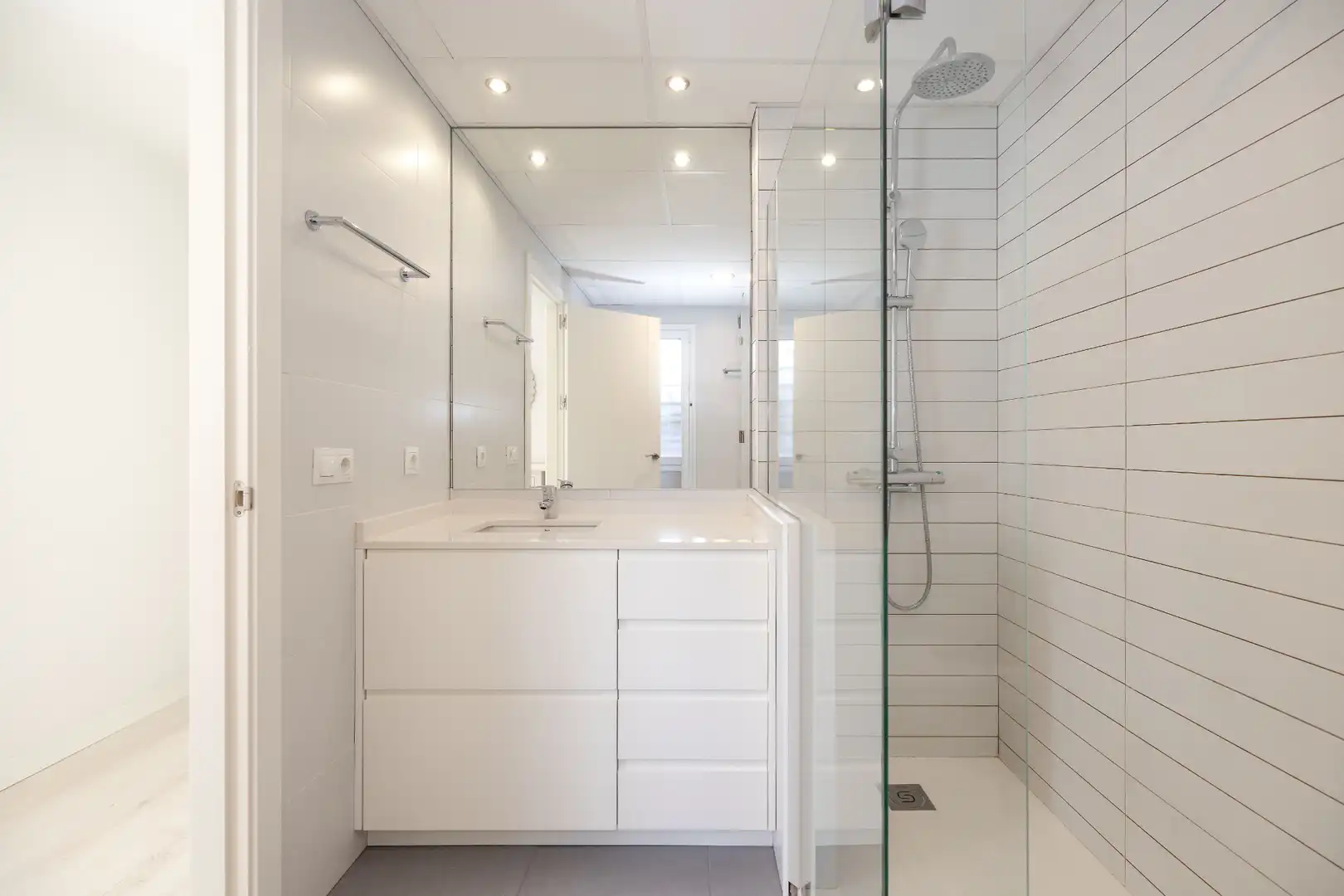 Badezimmer von Wohnung zum Verkauf in Málaga mit Klimaanlage, Heizung und Terrasse