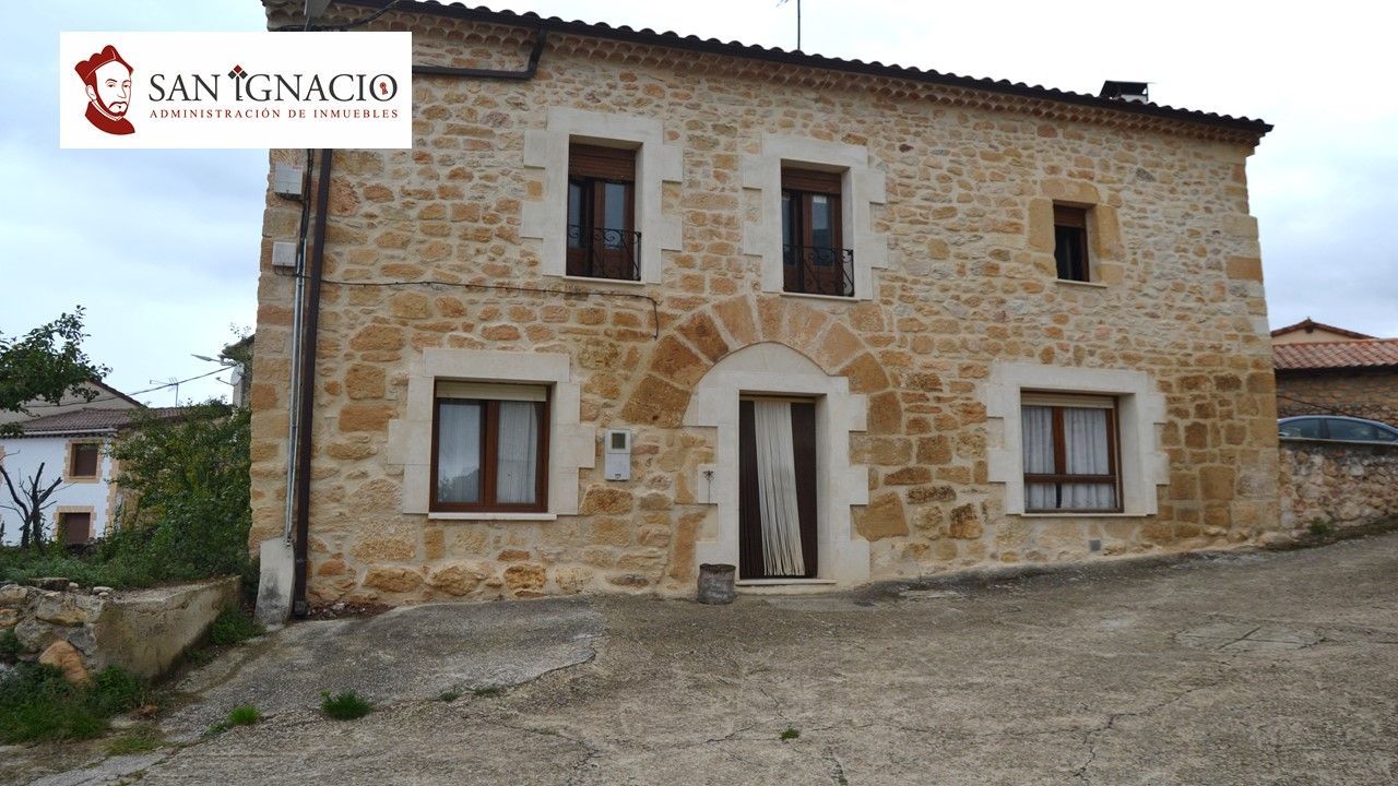 Exterior view of House or chalet for sale in Merindad de Valdivielso  with Furnished