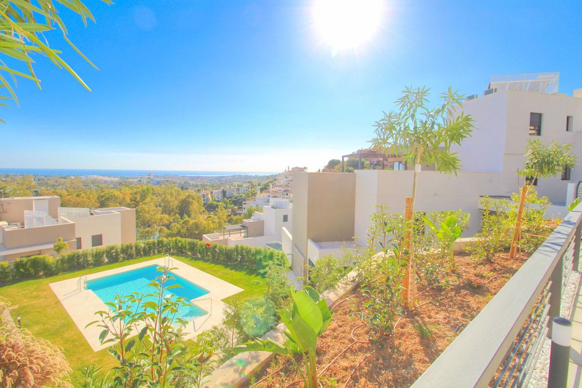 Vista exterior de Dúplex en venda en Marbella amb Terrassa, Internet i Piscina comunitària