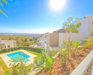 Vista exterior de Dúplex en venda en Marbella amb Terrassa