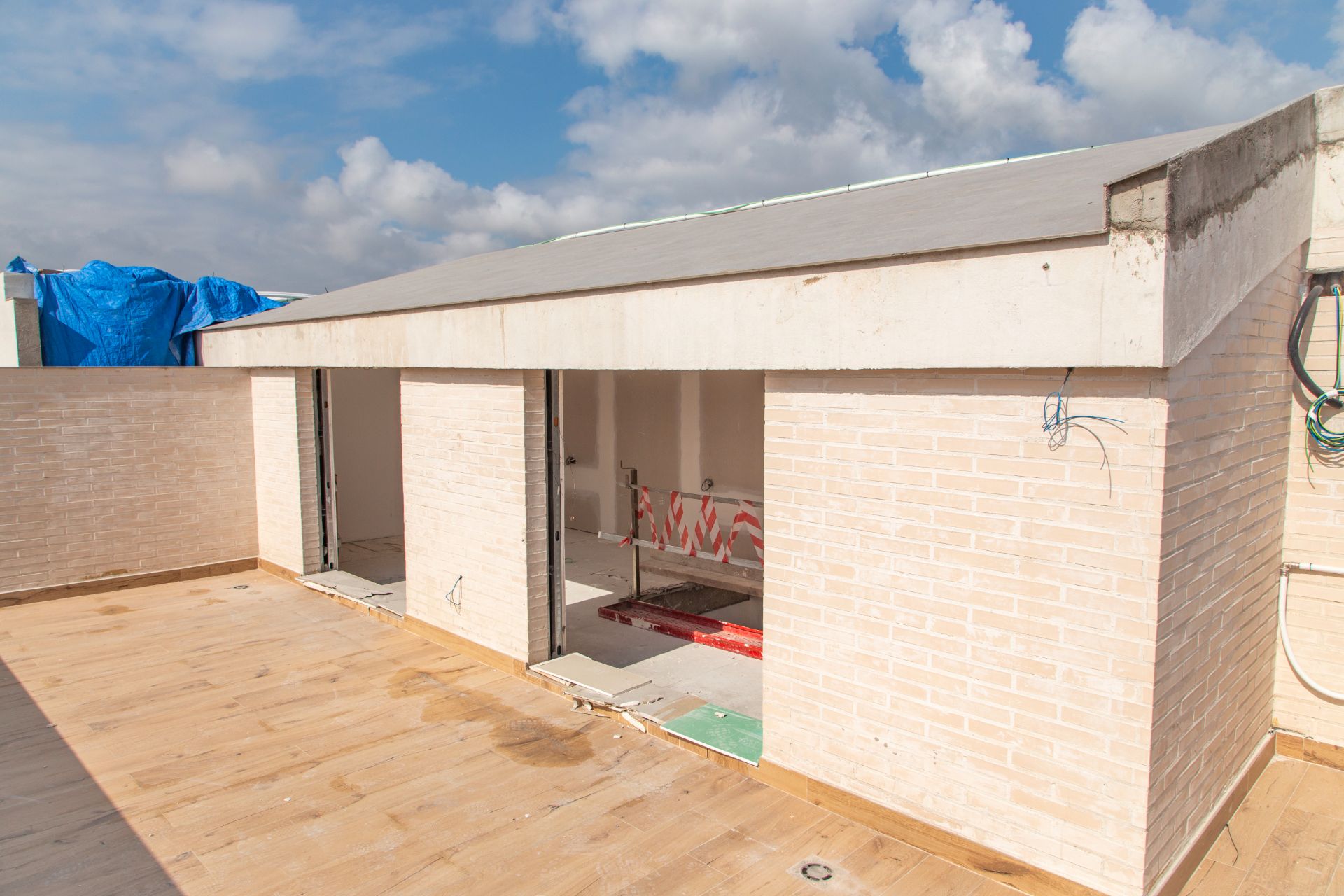 Vista exterior de Dúplex en venda en Santa Perpètua de Mogoda amb Aire condicionat, Calefacció i Terrassa