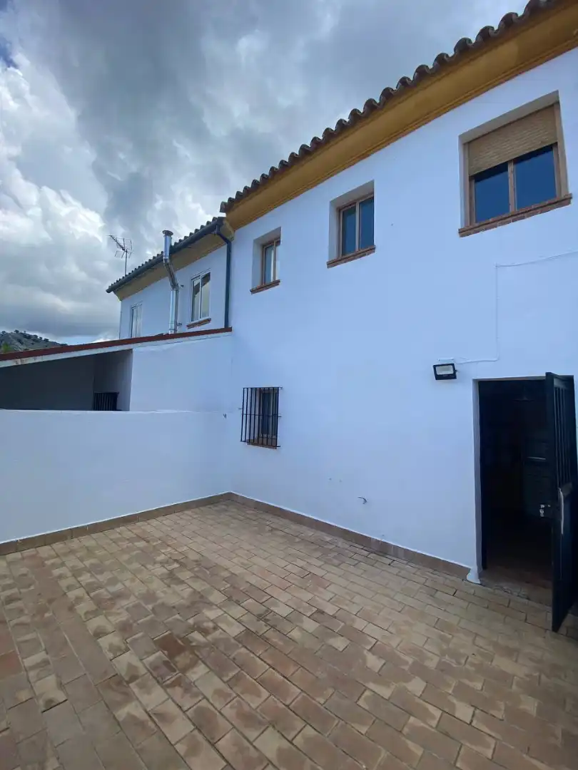 Vista exterior de Casa o xalet en venda en Benaocaz amb Moblat i Rentadora