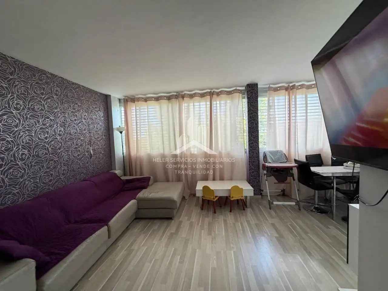 Sala de estar de Piso en venta en Castellón de la Plana / Castelló de la Plana con Balcón y Alarma