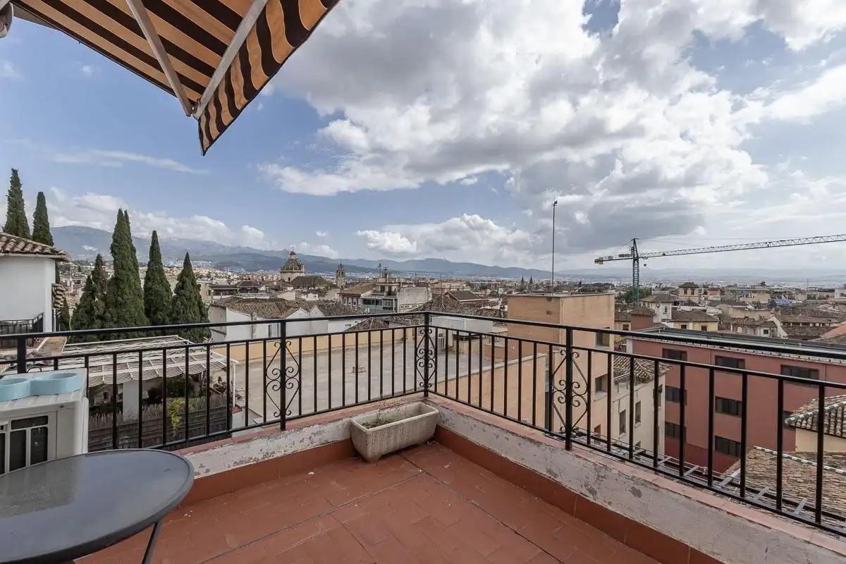 Piso con ascensor en venta en Calle Pavaneras 23