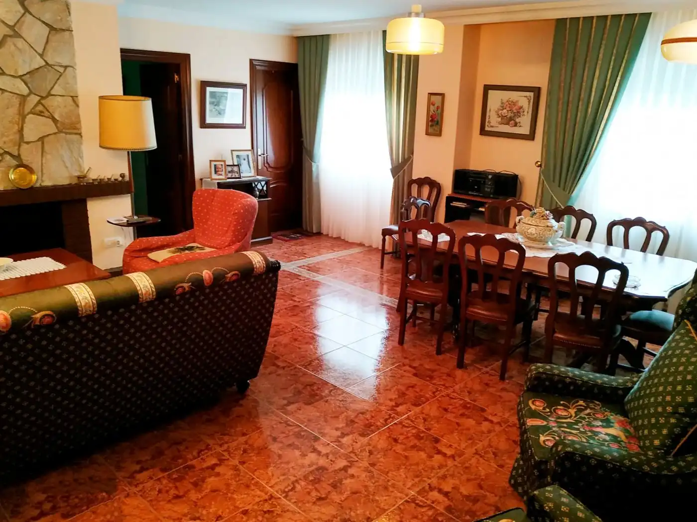 Sala d'estar de Casa o xalet en venda en Castellanos de Villiquera amb Calefacció, Terrassa i Traster