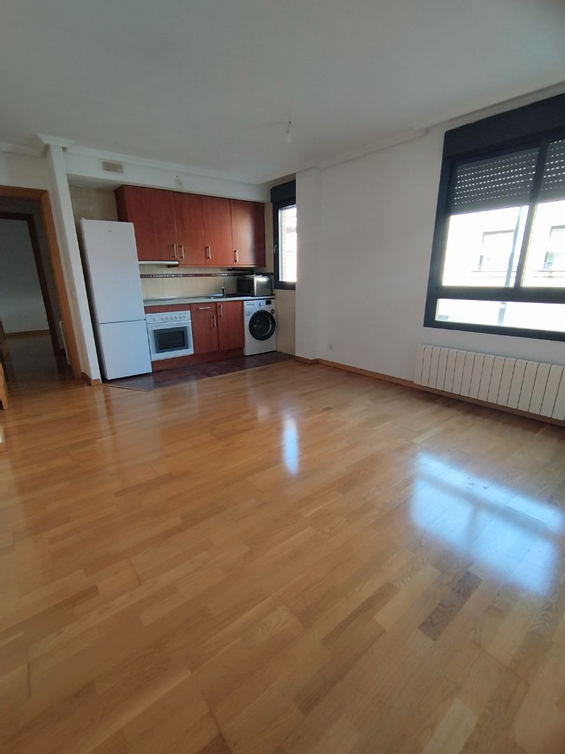 Bedroom of Flat for rent in  Zaragoza Capital  with Heating, Parquet flooring and Oven