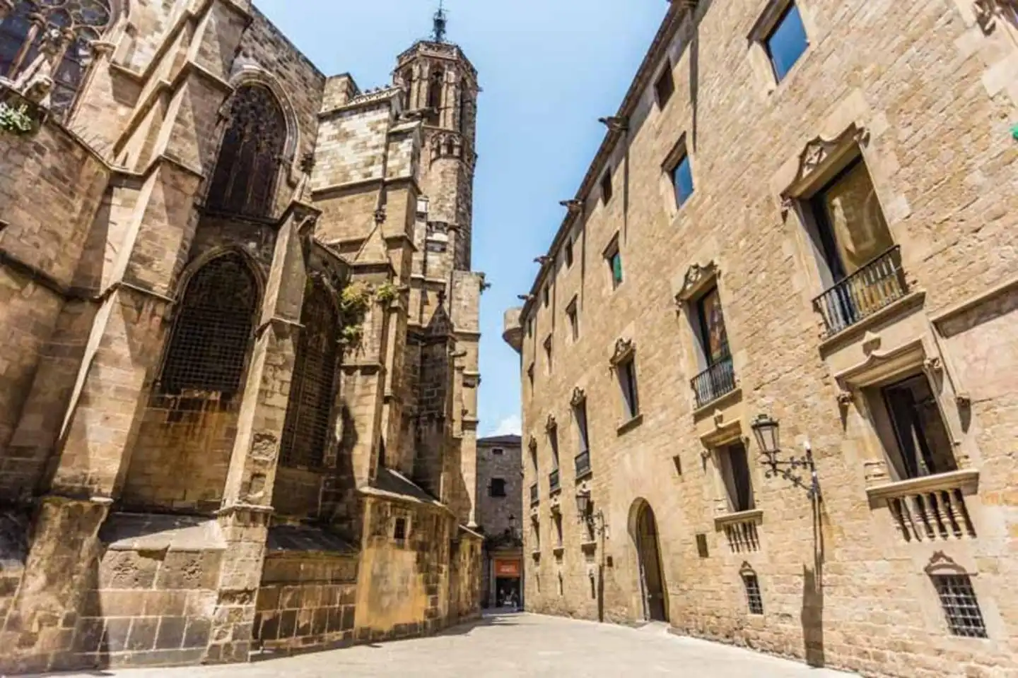 Vista exterior de Local en venda en Barcelona