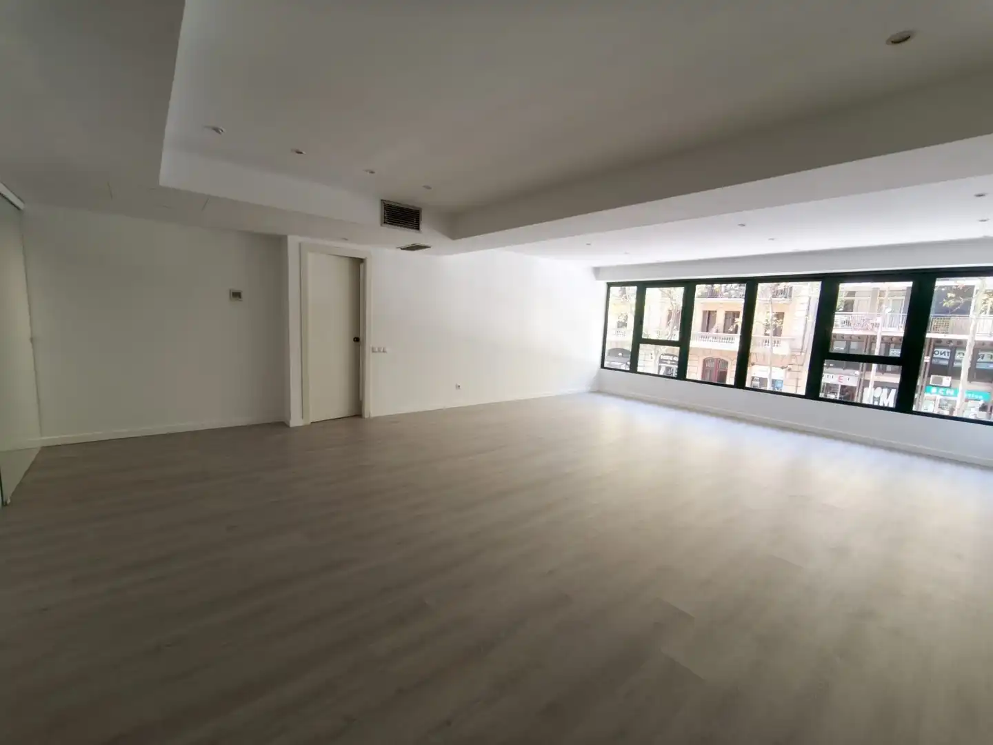 Sala d'estar de Pis en venda en Barcelona amb Aire condicionat