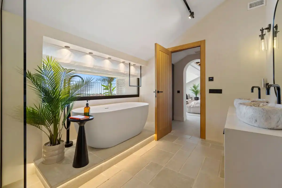 Villa mit Pool zum Verkauf in Nueva Andalucía, imagen 7