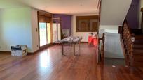 Sala d'estar de Casa o xalet en venda en Ampuero amb Terrassa