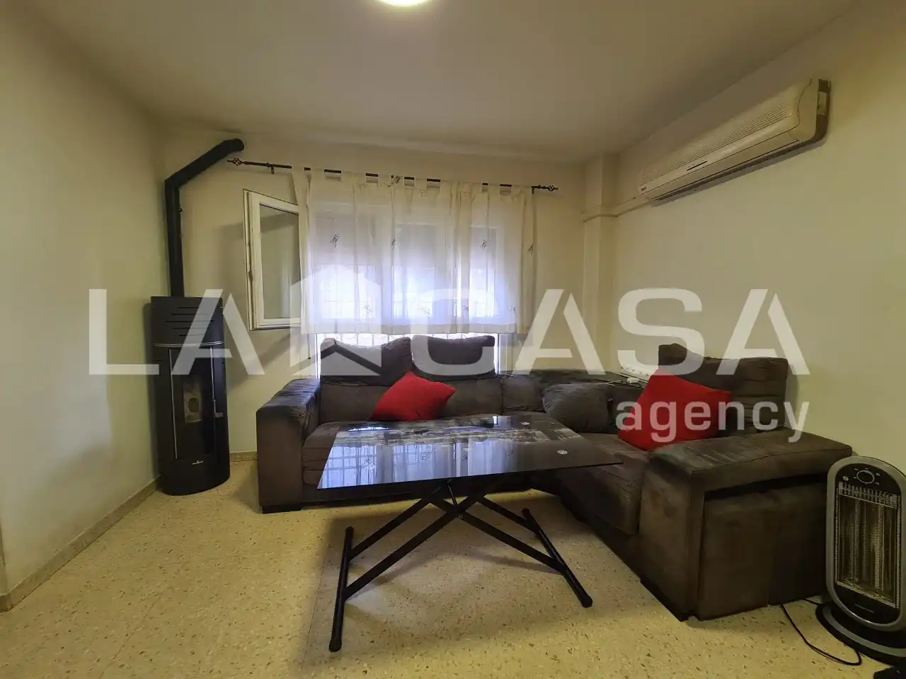 Casa adosada en venda en Montequinto amb Aire condicionat i Piscina